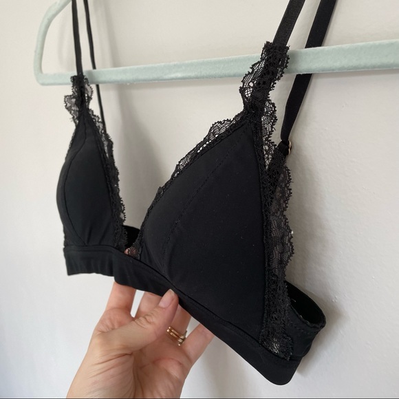 3 for 15$🌸 Bralette fit like 32B in Black with lace detail - Picture 2 of 6